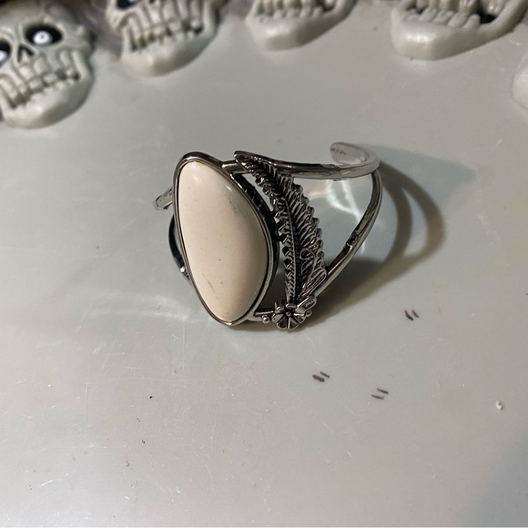 Bracelets - Picture 3 of 4